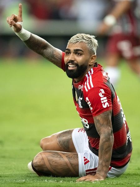 SAIU! Com Gabigol e 3 zagueiros, Flamengo divulga escalação para jogo contra  o Grêmio, pelo Brasileirão - Coluna do Fla