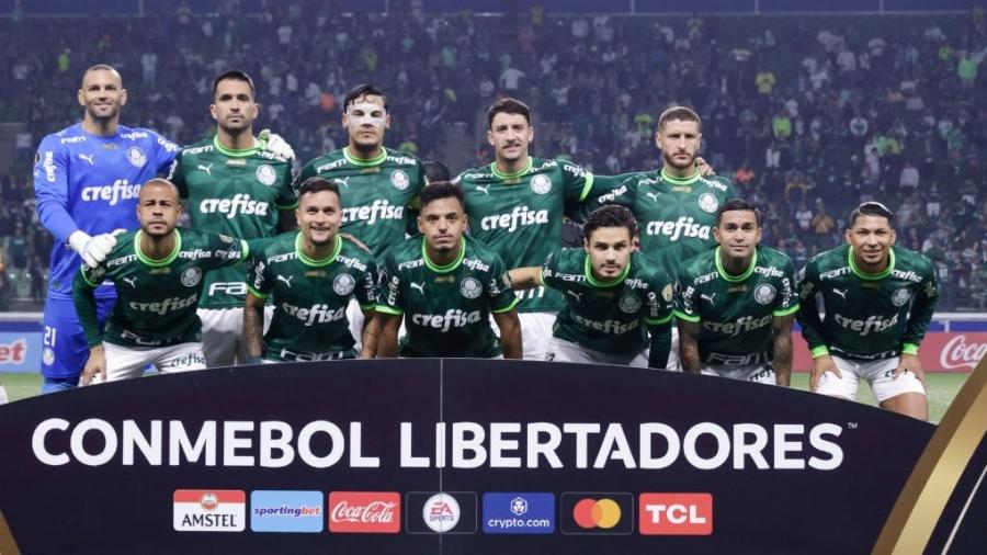 Equipe do Palmeiras posa antes do jogo contra o Barcelona, pela Libertadores - Alexandre Schneider/Getty Images