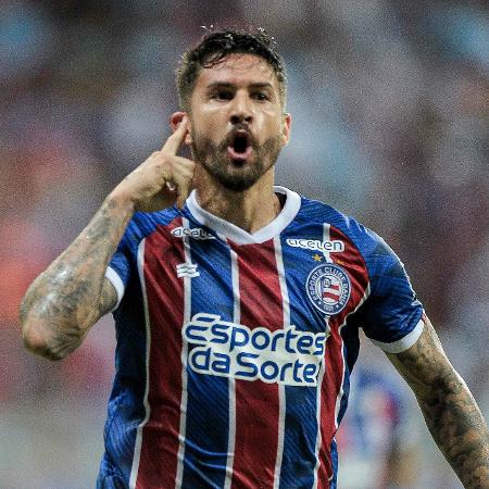 Everaldo, do Bahia, celebra seu gol contra o Fluminense no Campeonato Brasileiro