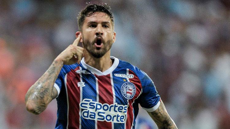 Everaldo, do Bahia, celebra seu gol contra o Fluminense no Campeonato Brasileiro