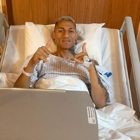 Richarlison passa por cirurgia no púbis