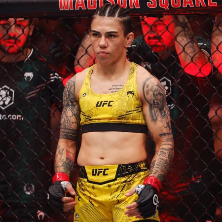 Jéssica Andrade durante luta contra Mackenzie Dern no UFC 295 - Sarah Stier/Getty Images