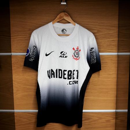 Camisa do Corinthians com o patrocínio da Vai de Bet