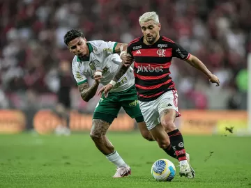 Palmeiras vai com três zagueiros e sem Estêvão; Flamengo terá Allan no time