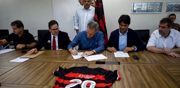 DÍVIDA DO FLAMENGO EXPLODE! Entenda o que causou o salto de R 48 milhões para R 380 milhões!