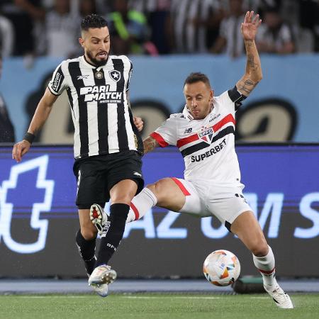 Paulistas e cariocas brigam por vaga na semifinal da Libertadores dentro do MorumBis