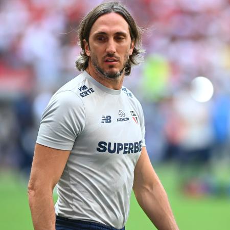 Luis Zubeldía, técnico do São Paulo, durante jogo contra o Corinthians pelo Brasileirão - TON MOLINA/ESTADÃO CONTEÚDO