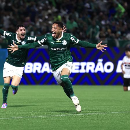 Vitor Roque, do Palmeiras, comemora após marcar o gol da vitória sobre o São Paulo Vitor Roque, do Palmeiras, comemora após marcar o gol da vitória sobre o São Paulo