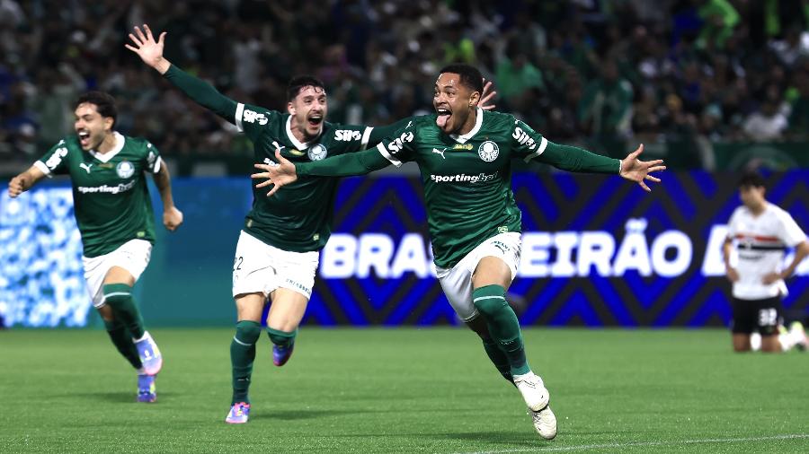 Vitor Roque, do Palmeiras, comemora após marcar o gol da vitória sobre o São Paulo Vitor Roque, do Palmeiras, comemora após marcar o gol da vitória sobre o São Paulo