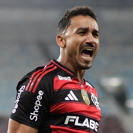 Danilo deixou o dele na vitória do Flamengo por 4 a 2 sobre o Botafogo-PB, na Copa do Brasil Danilo deixou o dele na vitória do Flamengo por 4 a 2 sobre o Botafogo-PB, na Copa do Brasil