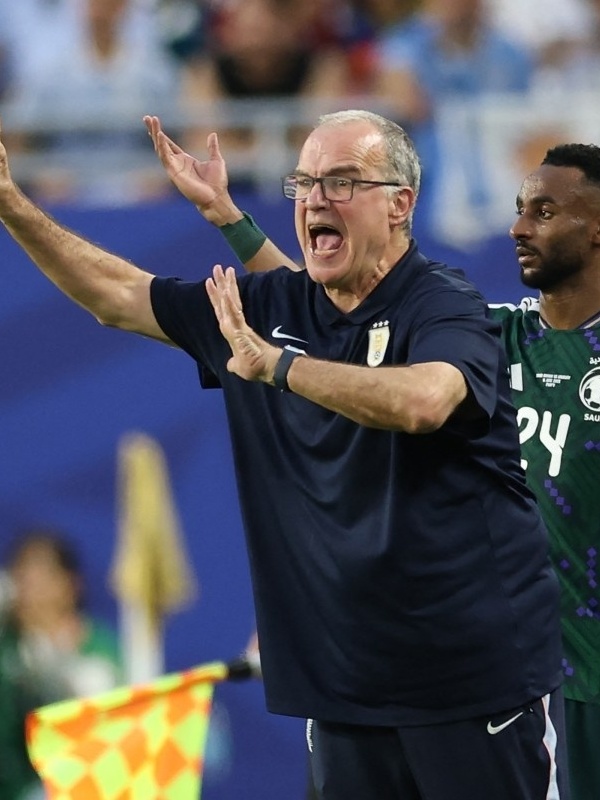 Bielsa lamenta empate do Uruguai na Copa: 'Tínhamos que vencer'