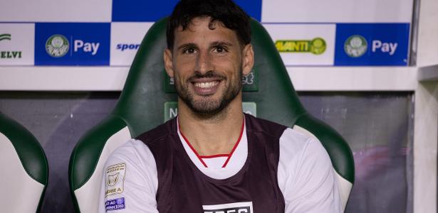 São Paulo explica condição física e uso de Calleri na reserva contra o Palmeiras