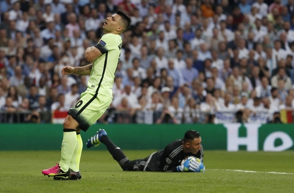 Agüero lamenta chance perdida no jogo Real Madrid x Manchester City