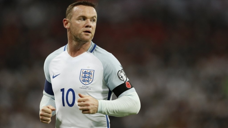 Wayne Rooney em ação durante Inglaterra x Escócia pelas Eliminatórias da Copa -  Reuters / Carl Recine Livepic 