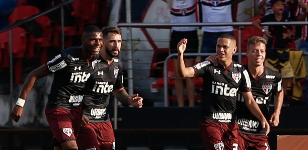 Marcos Guilherme comemora gol pelo SP; Under Armour é a atual fornecedora do clube - Marcello Zambrana/AGIF