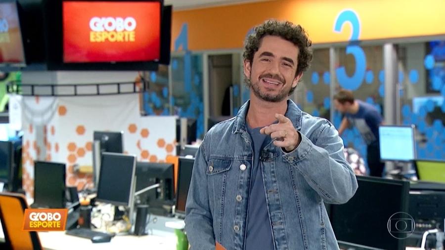Felipe Andreoli apresenta o Globo Esporte da redação de jornalismo enquanto estúdio é reformado - Reprodução/TV Globo
