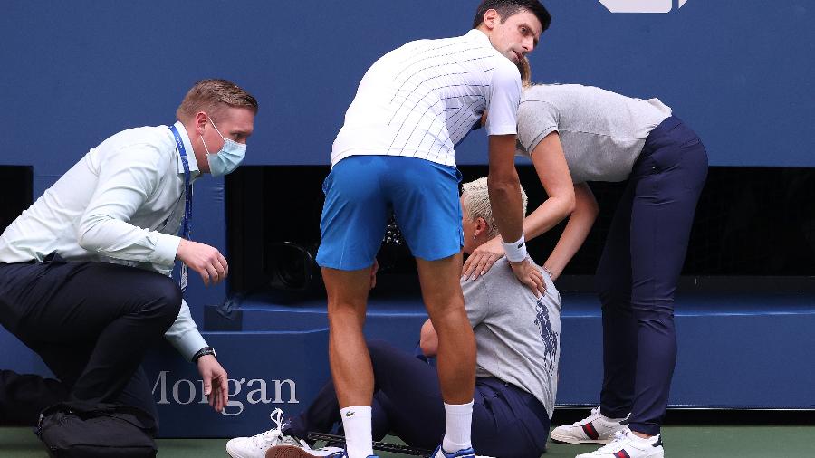 Novak Djokovic acerta bolada em juíza de linha no US Open de 2020 - Getty Images