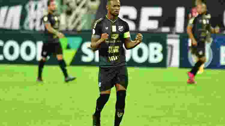 Luiz Otavio comemora gol - Kely Pereira/AGIF - Kely Pereira/AGIF