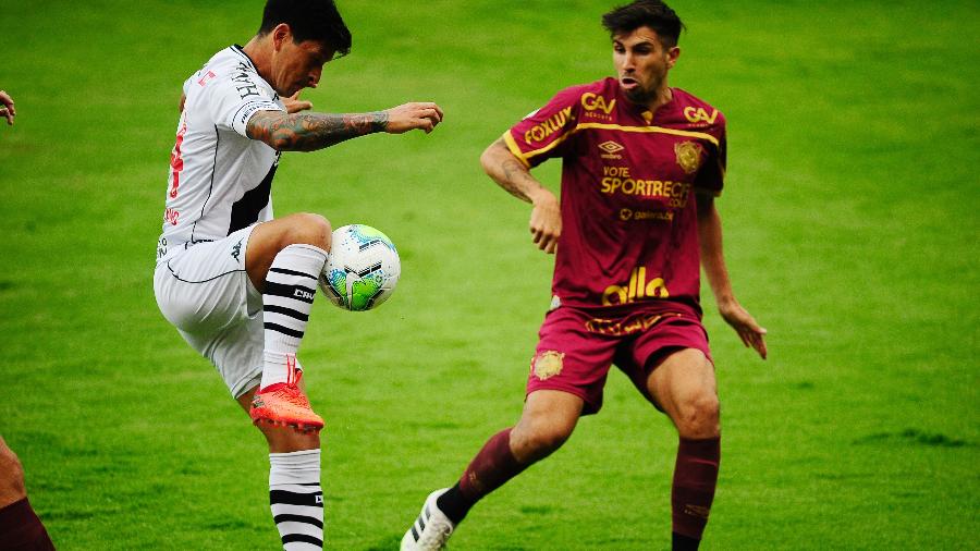 German Cano fugiu da marcação da zaga do Sport e marcou duas vezes na Ilha do Retiro - Ricardo Fernandes/AGIF