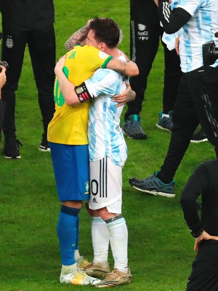 Messi e Neymar se abraçam depois da final da Copa América - Reprodução/Copa América