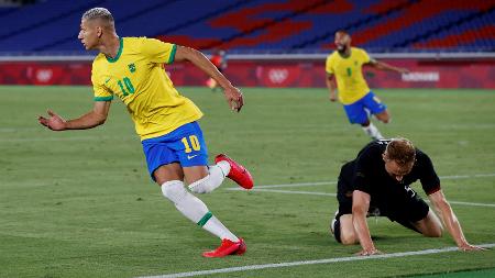 Futebol masculino: abertura tem susto do Brasil e tropeços de