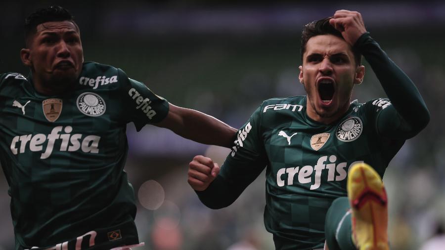 Rony e Raphael Veiga comemoram gol do Palmeiras contra o Internacional pelo Brasileirão - Ettore Chiereguini/AGIF