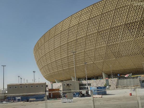 Fachada dourada marca estádio da final da Copa do Mundo do Catar - Casa e  Jardim