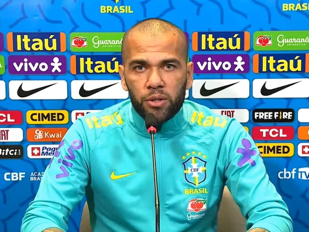 'Revolta' pela convocação de Daniel Alves é patética
