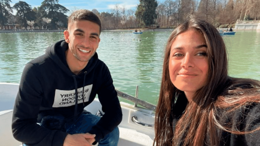 Ferran Torres, atacante do Barcelona, publicou pela primeira vez uma foto junto de Sira Martínez, filha do técnico Luis Enrique - Reprodução/Instagram