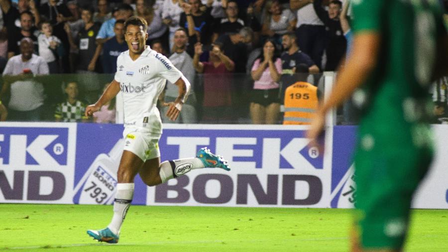 Marcos Leonardo, do Santos, comemora seu gol diante do Cuiabá - Fernanda Luz/AGIF