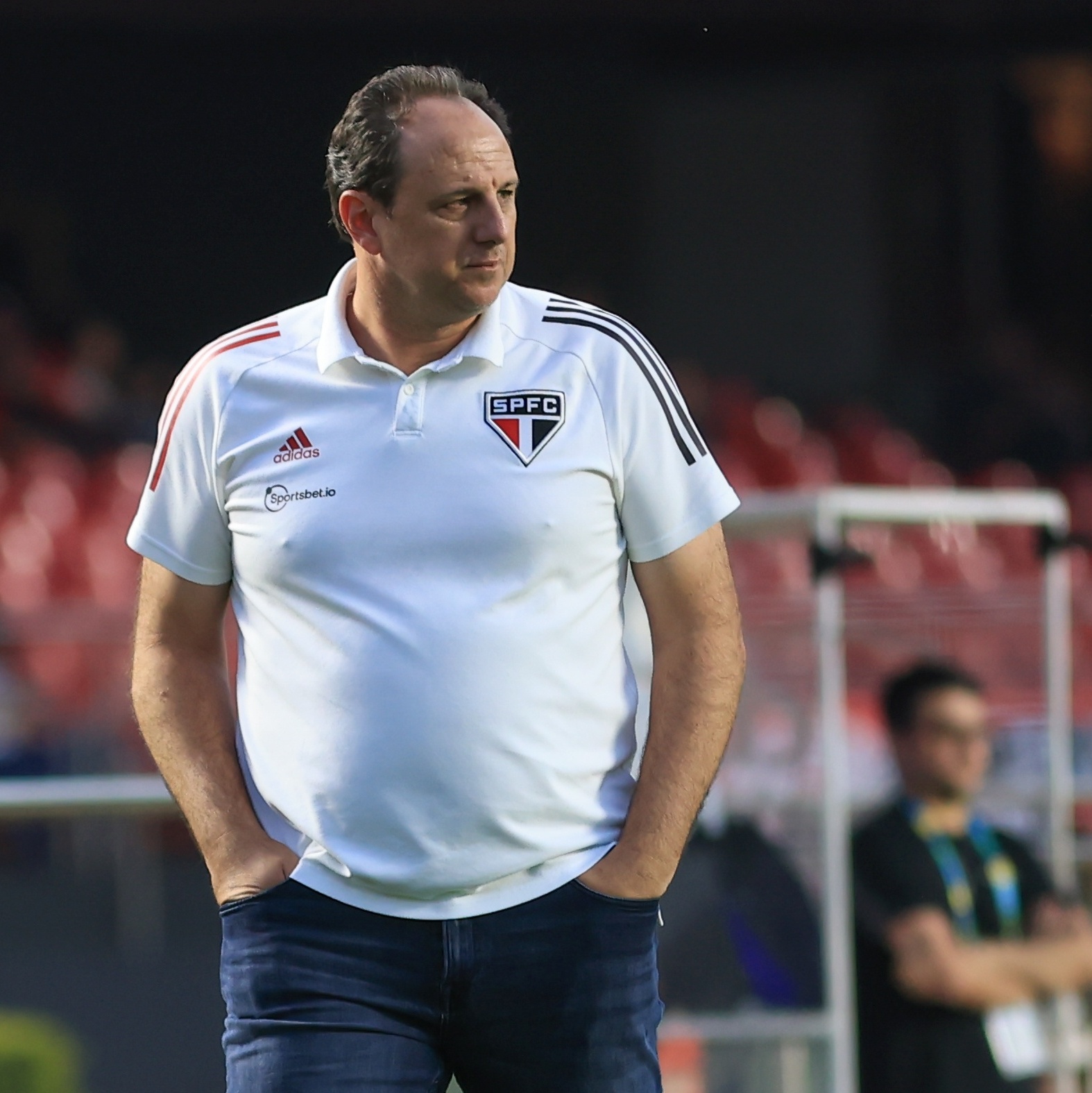 Com 'últimos zagueiros' disponíveis no São Paulo, Rogério Ceni