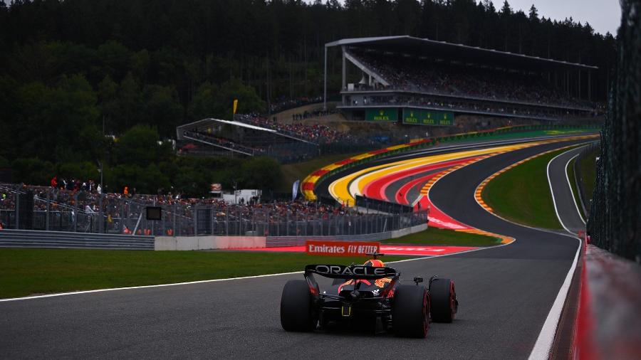 Max Verstappen, da Red Bull, durante treino de classificação para o GP da Bélgica - Reprodução/Twitter/redbullracing