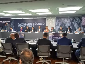 Vai parar? CBF convoca clubes para reunião sobre Brasileirão, mas só dia 27