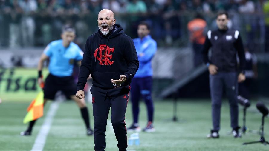 Jorge Sampaoli, técnico do Flamengo, durante o jogo contra o Palmeiras, pelo Brasileirão - Marcello Zambrana/AGIF