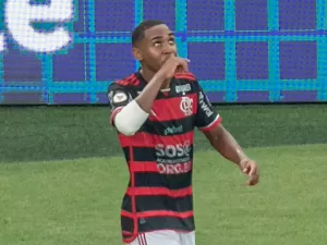 Gol e moral de Vini Jr: joia embala vitória que fez Flamengo afastar crise