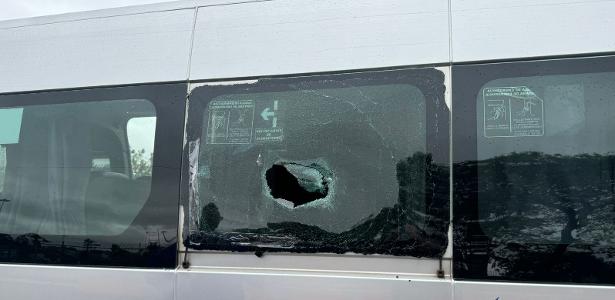 Torcedores do Flamengo têm vidro quebrado ao chegar à Arena.