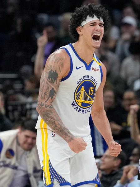 Gui Santos comemora cesta durante jogo entre Golden State Warriors e Sacramento Kings na NBA Gui Santos comemora cesta durante jogo entre Golden State Warriors e Sacramento Kings na NBA