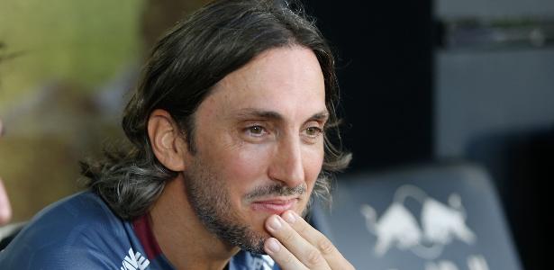 MAIS SAÍDAS E NOVOS REFORÇOS? Zubeldía descarta jogadores e pede chegadas; São Paulo prevê mudanças