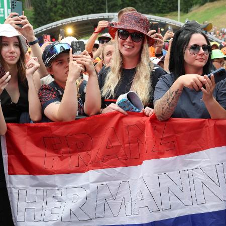 Torcedoras do tetracampeão Max Verstappen no GP da Áustria