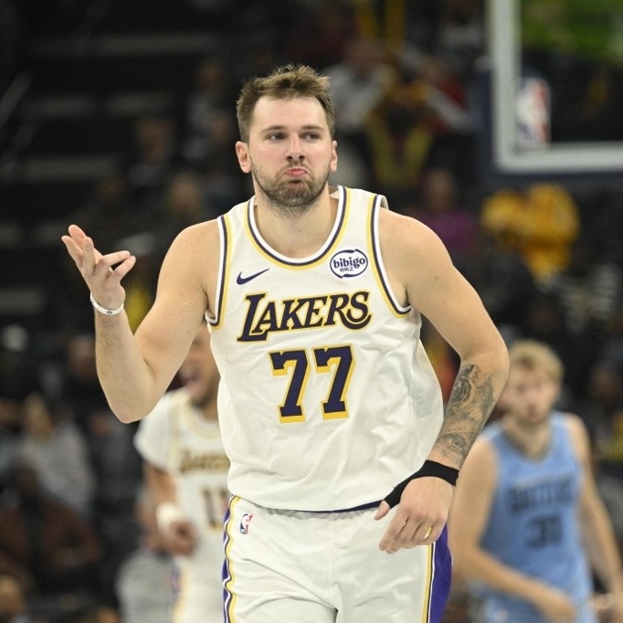 Doncic anota 44 pontos em vitória dos Lakers e iguala Wilt Chamberlain