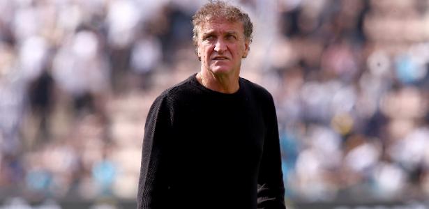 Sem reforços por transfer ban, Cuca prioriza salários em dia no Santos