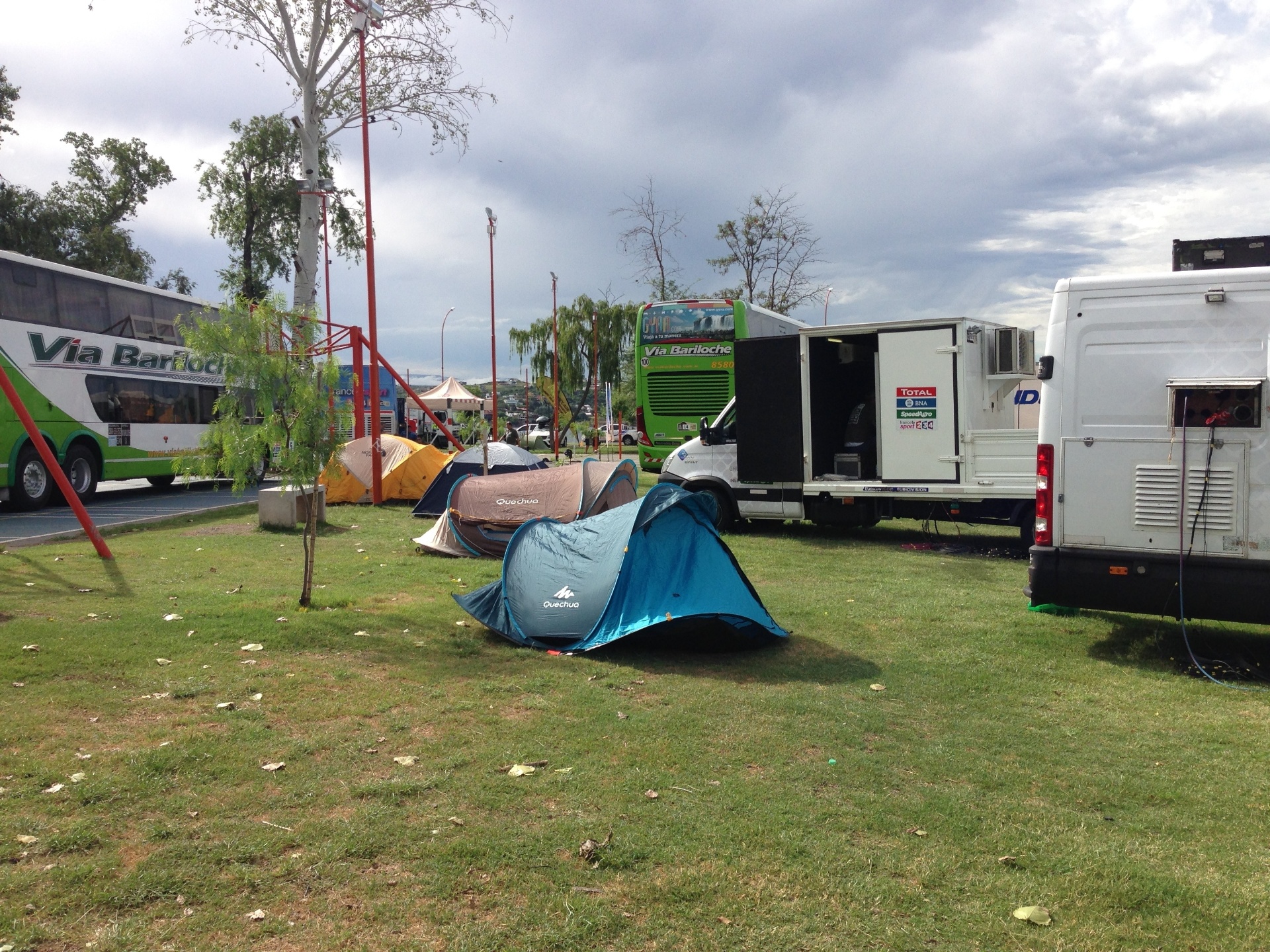 Os 'perrengues' dos pilotos no acampamento do Dacar - Brunno Carvalho / UOL