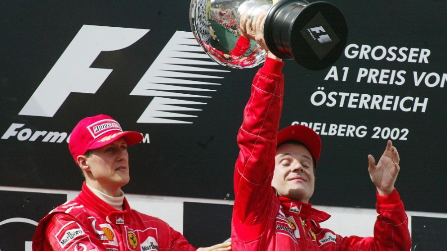 O piloto brasileiro Rubens Barrichello disse que Schumacher tinha vantagens contratuais na Ferrari - Diether Endlicher-12.mai.2002/AP