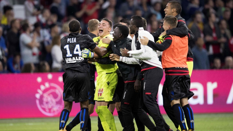 Jogadores do Nice comemoram classificação aos playoffs da Liga dos Campeões  - AFP PHOTO / ANP / Olaf KRAAK / Netherlands 