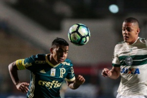 'É só vencer, deixa para outras equipes darem espetáculo', diz Dudu 