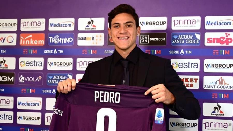 Centroavante Pedro, ex-Fluminense, é alvo de concorrência no mercado da bola - Facbook/Fiorentina
