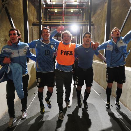 Godin, Scotti, Lugano, Suárez e Eguren comemoram a vitória do Uruguai sobre Gana - Shaun Botterill - FIFA/Getty Images