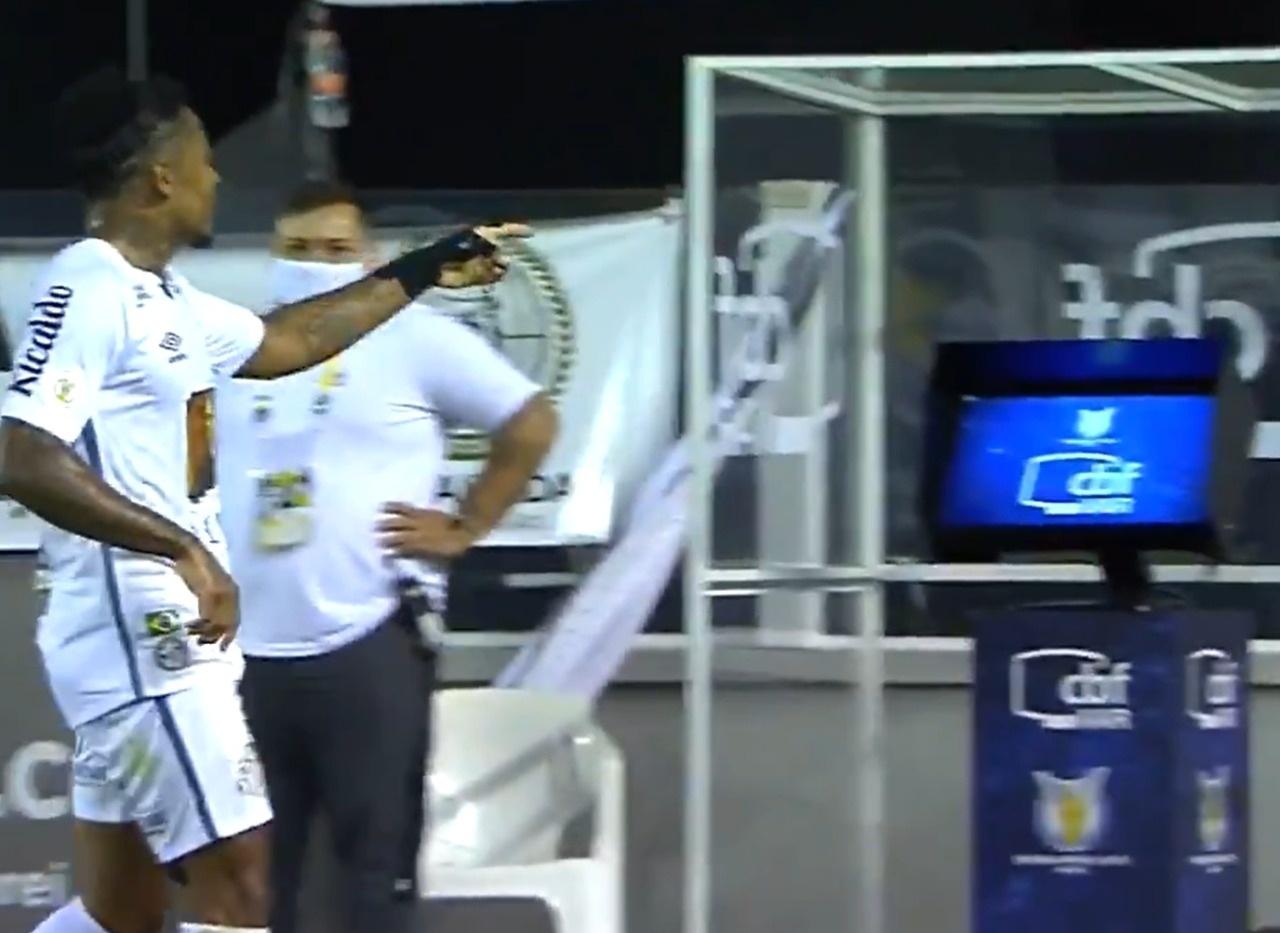 Santos: Marinho tira sarro de VAR após gol do Santos contra o Vasco