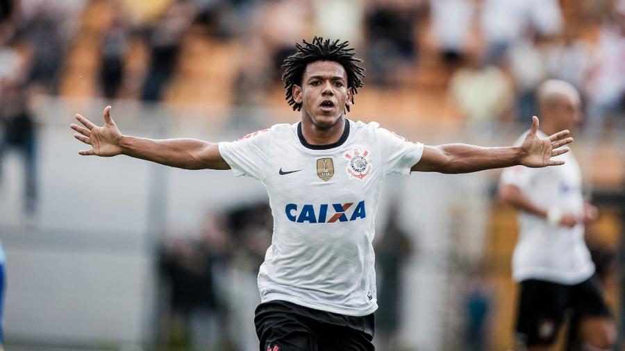 Romarinho vestindo a camisa do Corinthians - Leonardo Soares/UOL