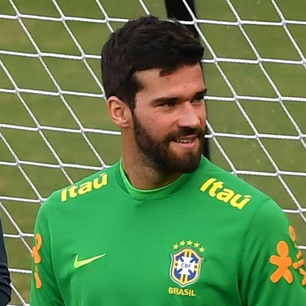 Com Alisson em 2º, revista elege os melhores goleiros do mundo